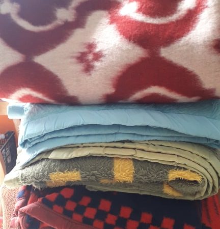 Κουβέρτες και μπουφάν για τους άστεγους
